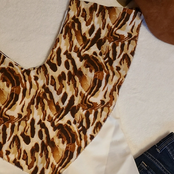 Cheetah/Leppard Half Printed Top - Picture 2 of 3